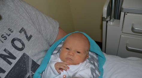 Lekker bij Papa op schoot