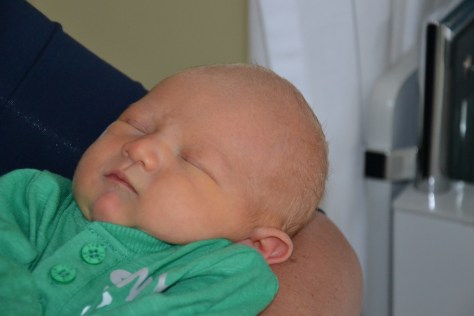 Lekker slapen bij Mama op schoot