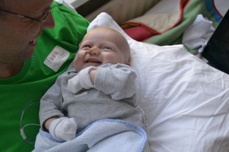 Eindelijk weer even kroelen met papa Eindelijk weer even kroelen met papa