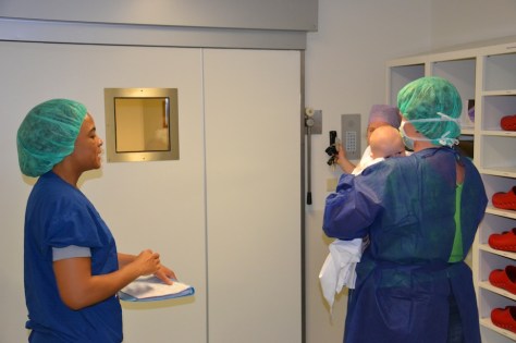 Monique brengt Jerno weg voor zijn hart operatie Monique brengt Jerno weg voor zijn hart operatie